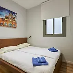 Quiet Luxury 2-Bed Apartment For Couples & Families